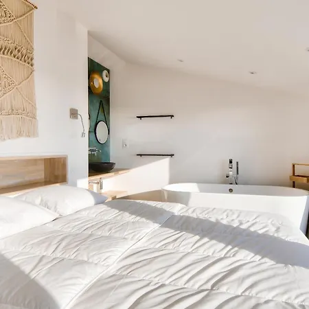 6 Adultes Et 2 Enfants - Piscine Et Acces Direct * La Guérinière