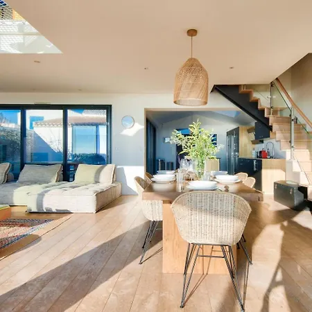 Vue Exceptionnelle - Piscine Et Acces Direct ! Holiday home