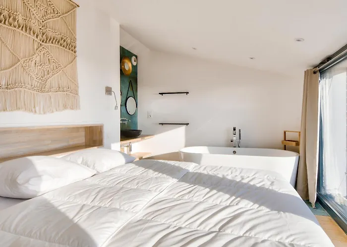 6 Adultes Et 2 Enfants - Piscine Et Acces Direct * La Guérinière