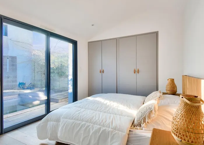 Casa de Férias 6 Adultes Et 2 Enfants - Piscine Et Acces Direct *